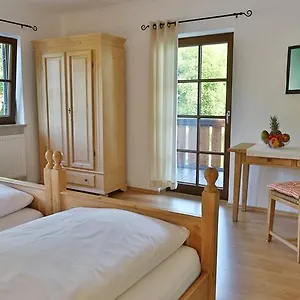 https://waldhaus-deininger-weiher.com-bavaria.com