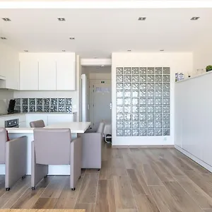 https://dusseldorf-oostende-aan-zee-moderne-flat-met-slaaphoek.hotelsghent.com